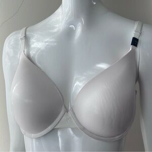 Elegant Victorias Secret  off White Bra in Size 34DD